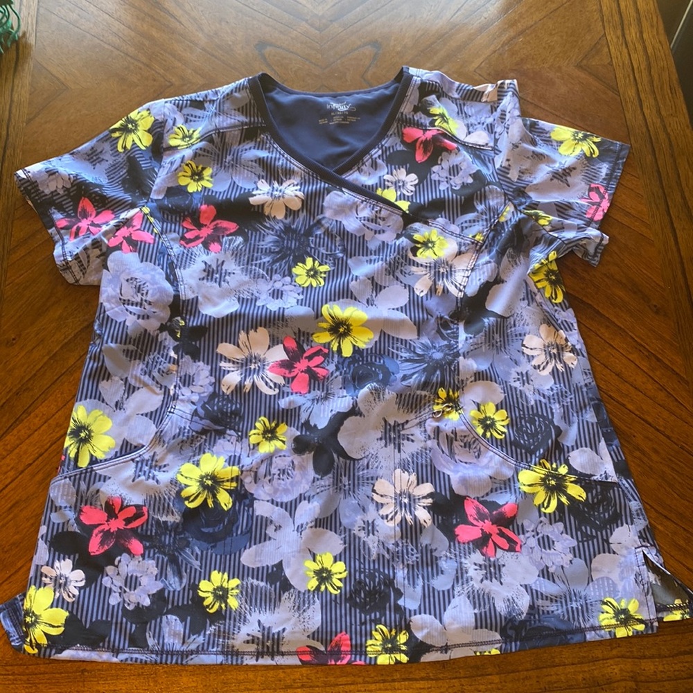 NWOT Cherokee Infinity scrub top